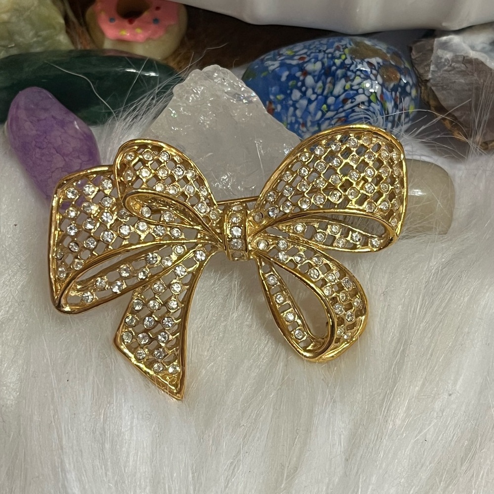 Roman Bow Brooch